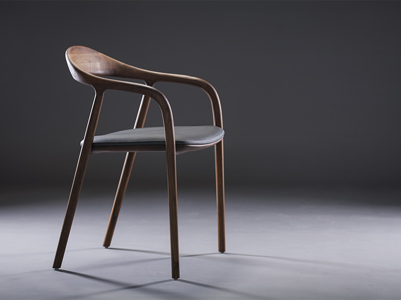 NEVA CHAIR IN WALNUT, NATURAL OIL A03, UPHOLSTERY LEATHER